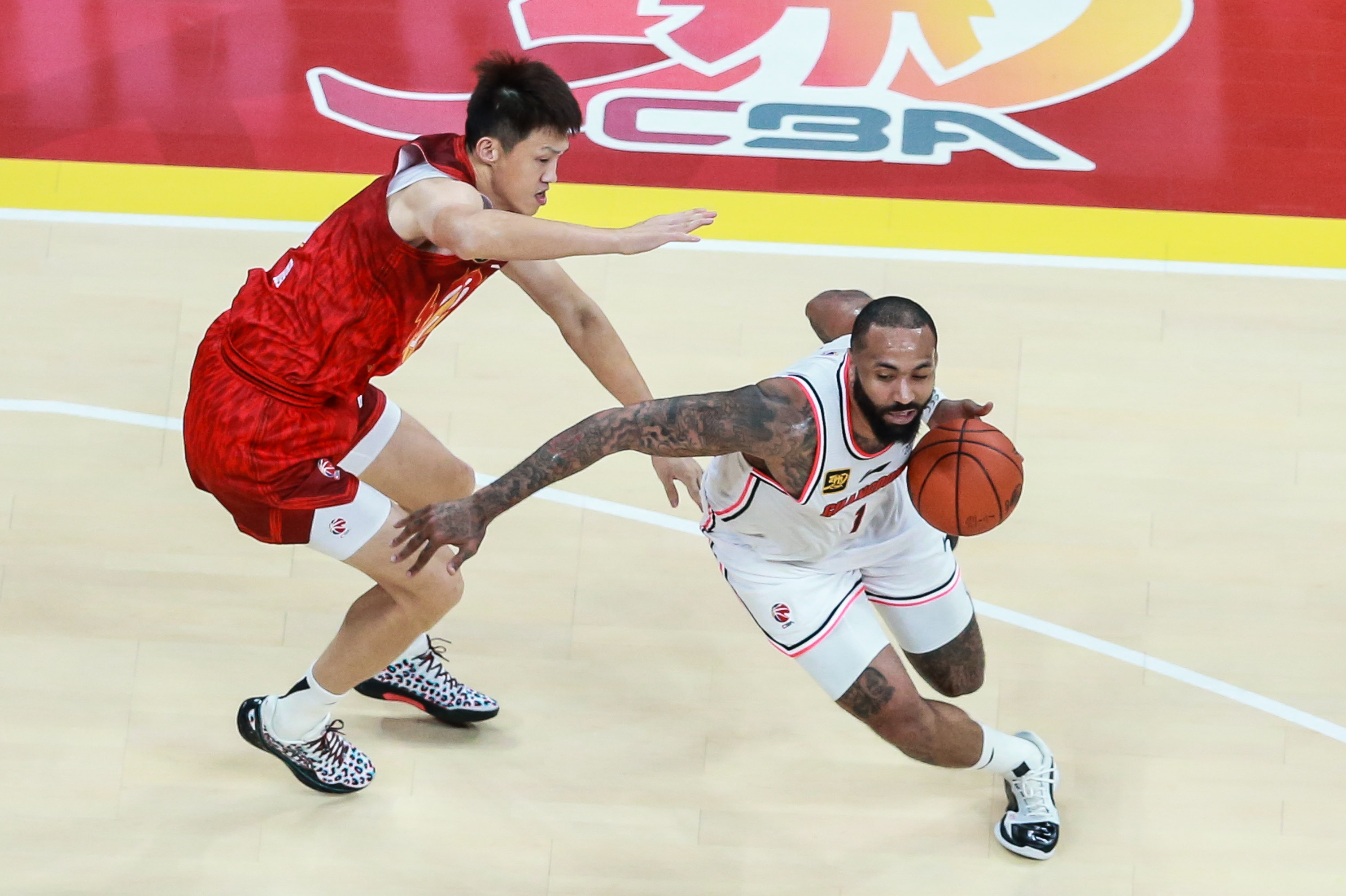 今晨深圳男篮门线救险——中超节点到来关键时刻金州勇士备战欧超杯，瓦伦西亚围绕西甲调整名单直接炸裂的简单介绍