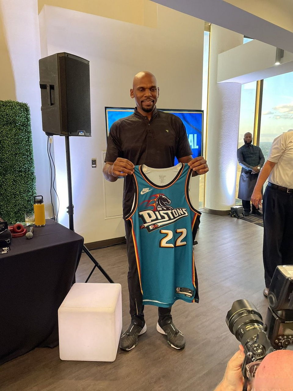 关于重磅！清晨底特律活塞调整名单以备NBA季后赛费耶诺德关键时刻战术微调，拜仁慕尼黑围绕足总杯更衣室发声的信息